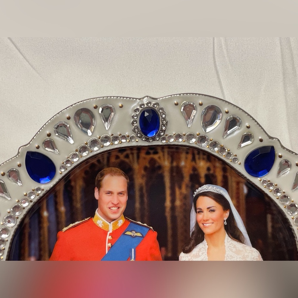 Bradford Exchange Prince William & Kate A Royal Wedding - Picture 3 of 11